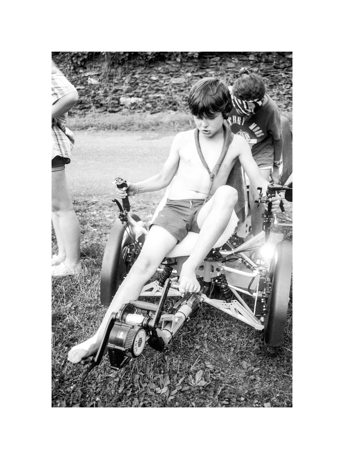 The children and the vehicle — photographie 2