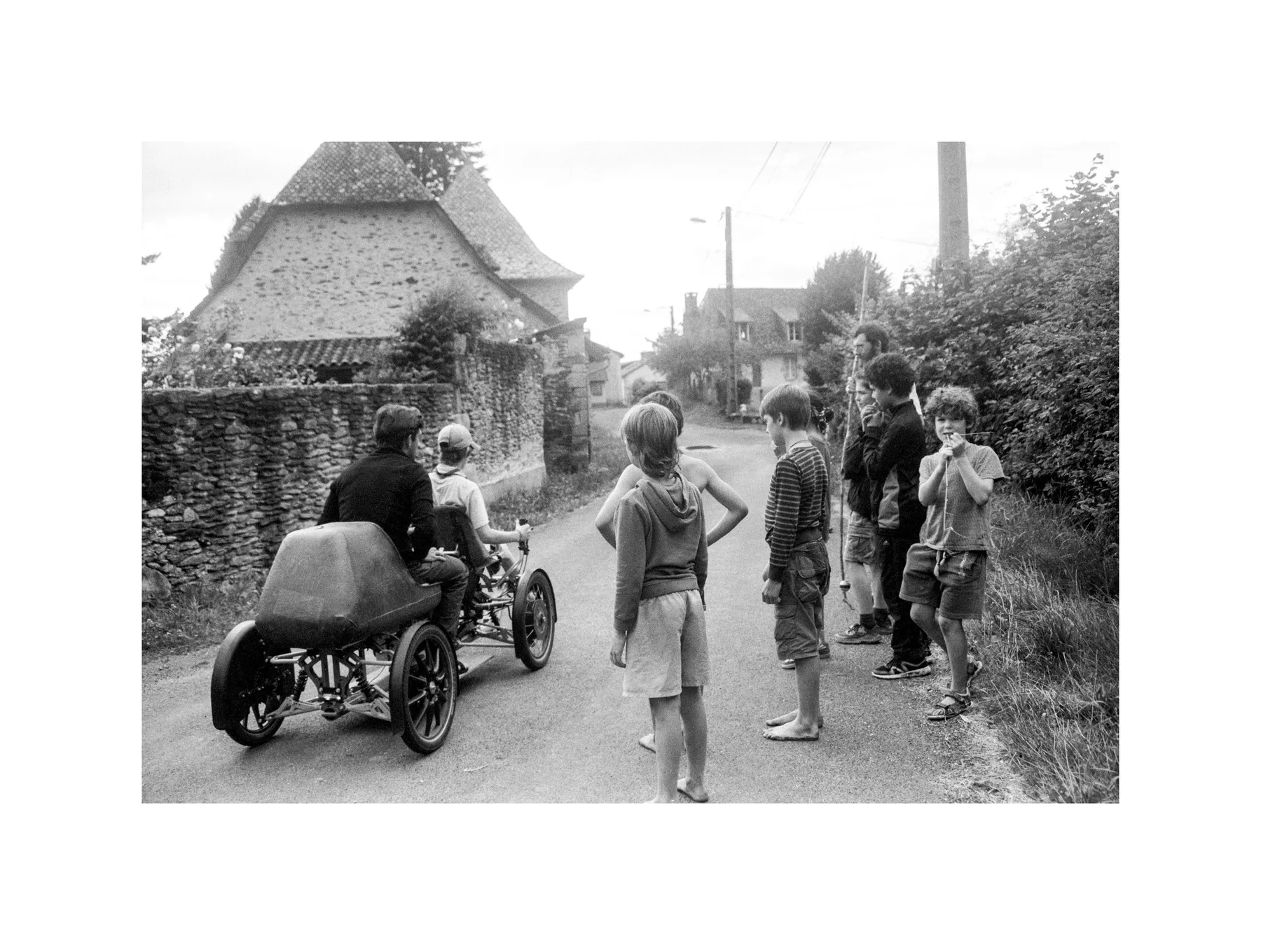 The children and the vehicle — photographie 4