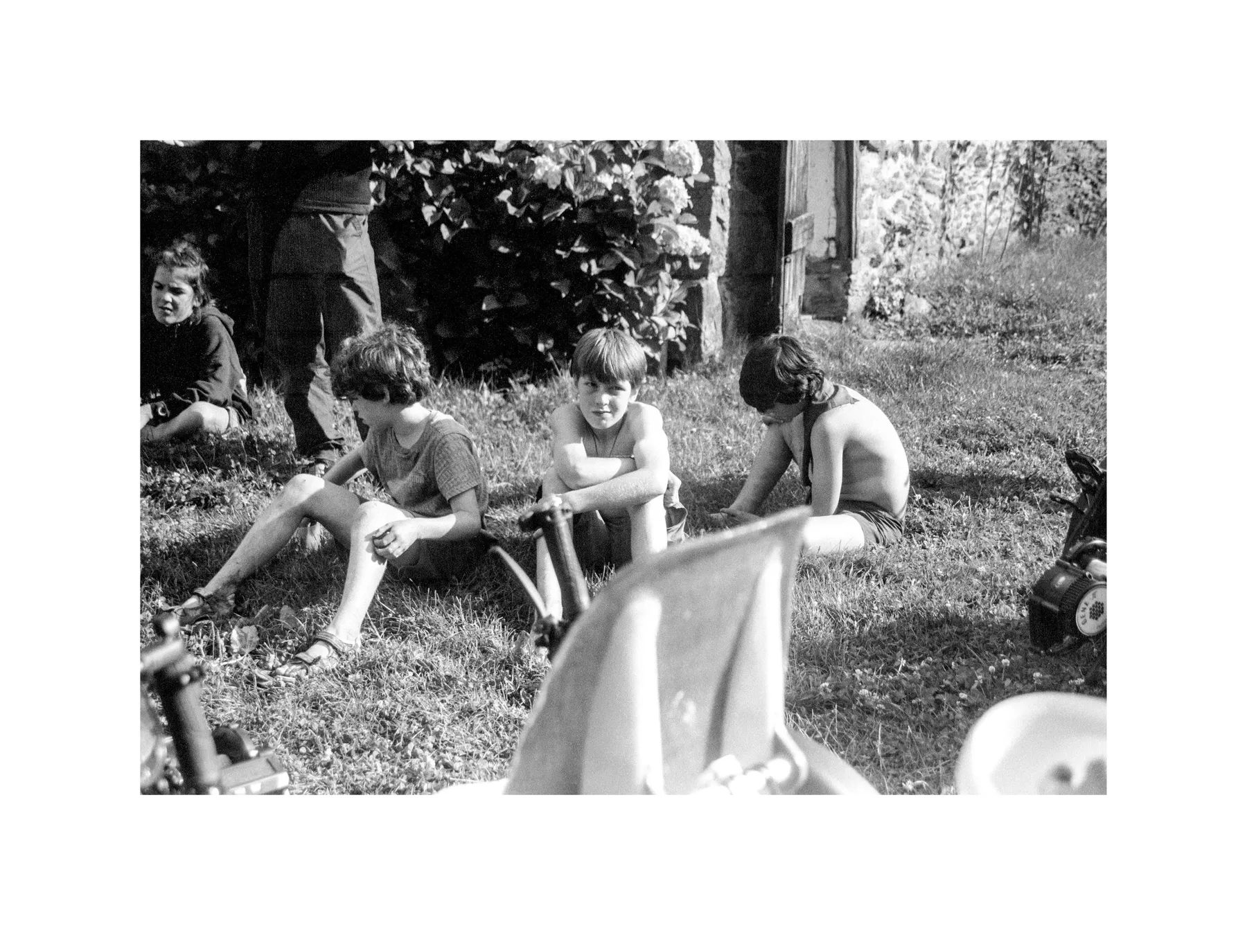 The children and the vehicle — photographie 6